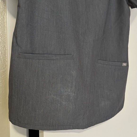 Figs size medium/large in graphite. Casma top and Zamora jogger bottoms - Picture 2 of 5